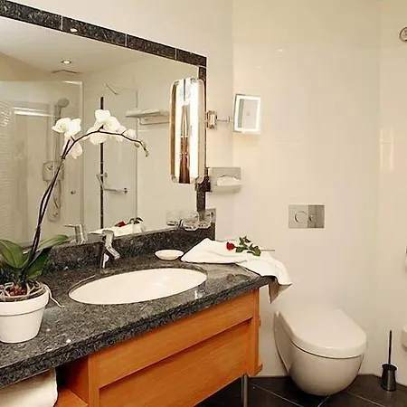 Kur- Und Wellness Monchgut 4*